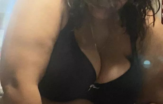 Hopping on that dick.