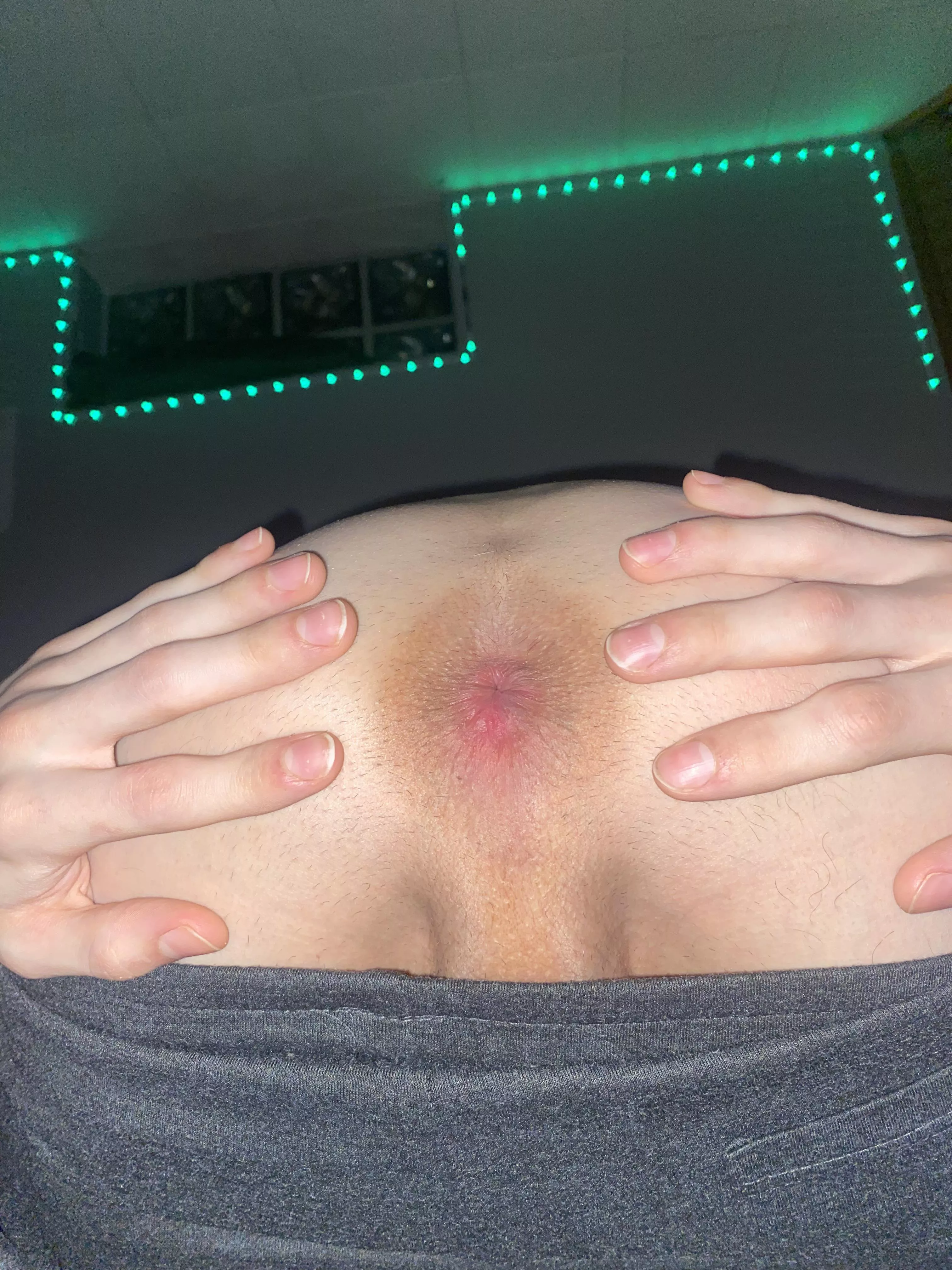 I think my hole will squeeze you so tight u just have to creampie 🤷‍♂️