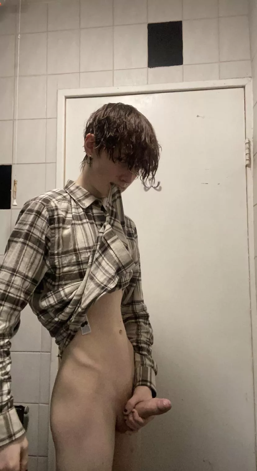 just had a hot shower 😳😈