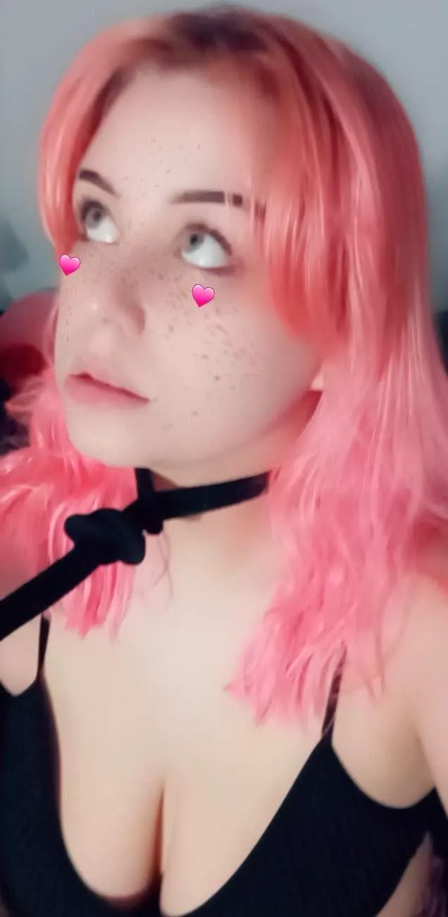 Love being pulled by my neck when daddy wants his dick sucked 💗