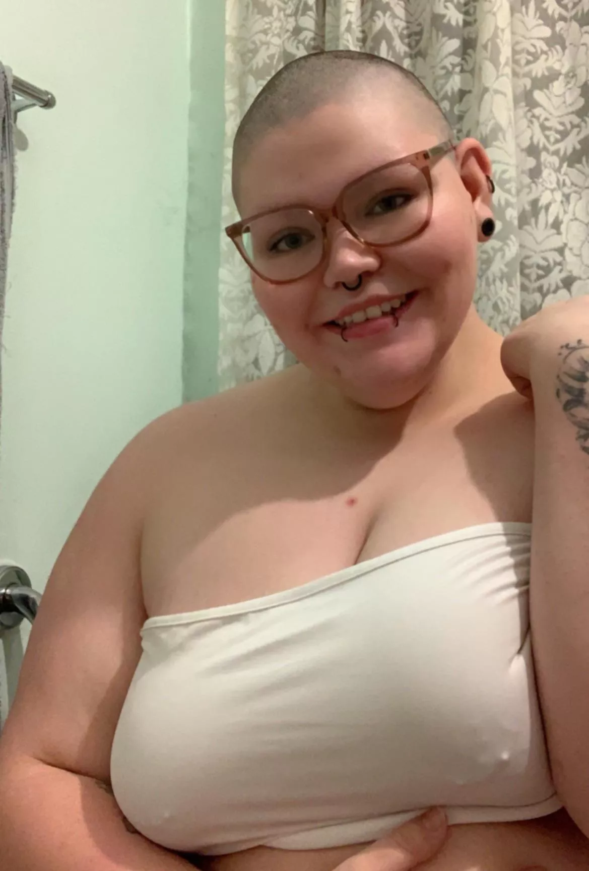 Loving the short hair 🤭