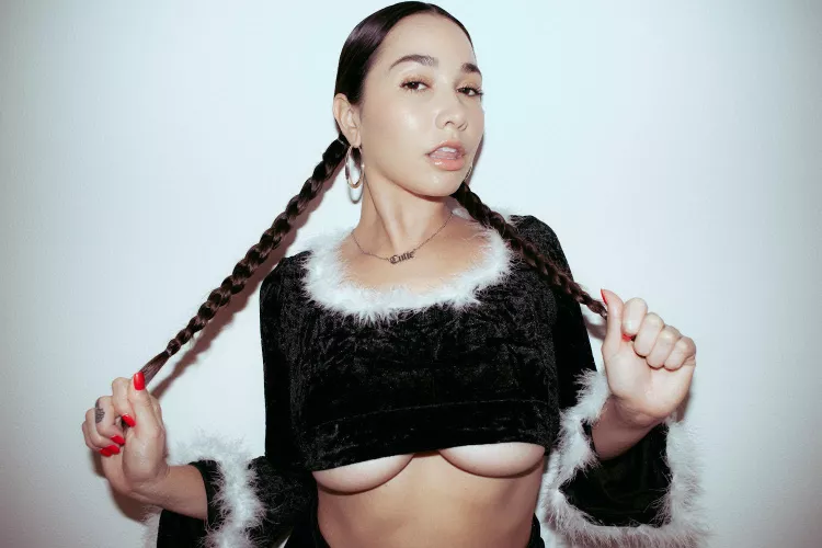 Mrs Clause who??? Miss Grey is cumming to town & this xxx-mas you’re all getting a brand new squirt & creampie b/g scene 😇