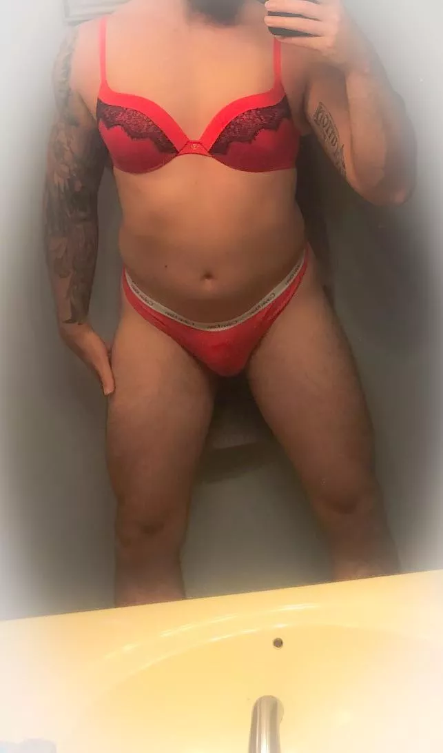 My wife has her suspicious 🥰 Happy Monday loves!