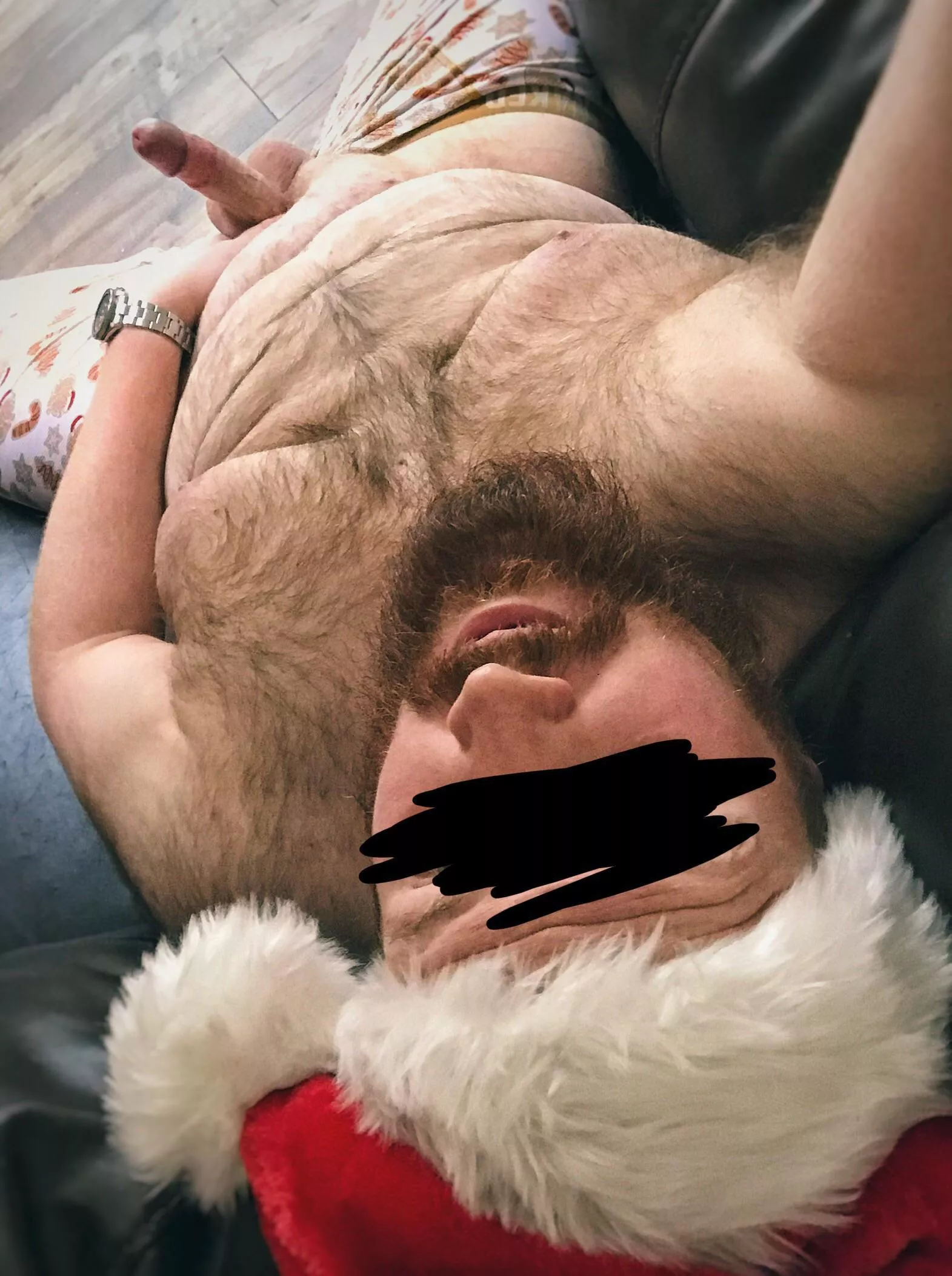 Naughty or nice I’ll still cum down your chimney 😈