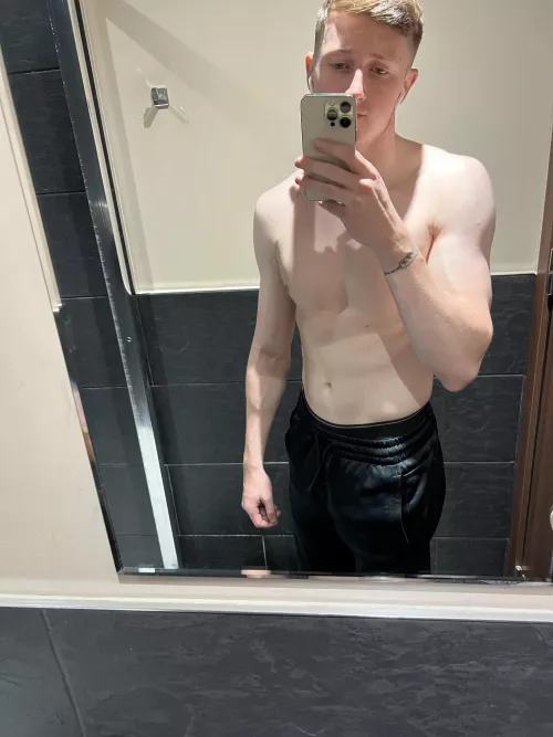 Post gym pics 😝(m)