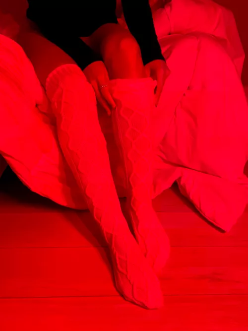 Red light and warm knee highs get me in a naughty mood [f]