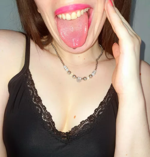 say hello if you want to cum in my mouth