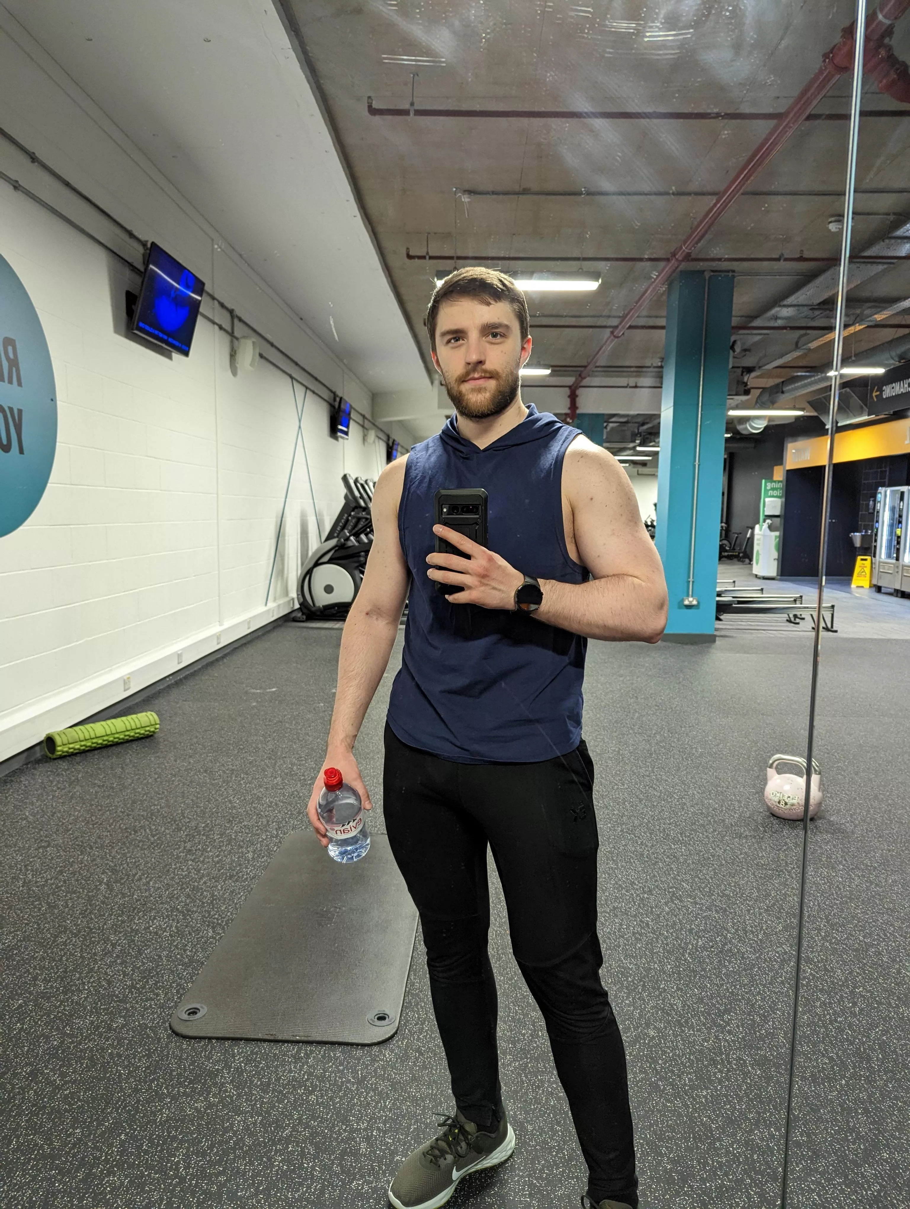 Super happy to be back from the hols and hitting gym at 2am. Time to get my daily pump back and burn all the Gran's desserts I've eaten 😅