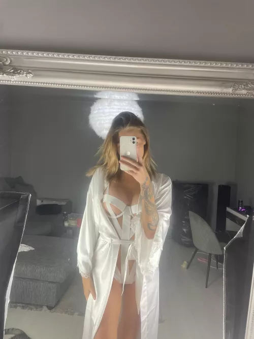 Vad tycker ni om denna outfiten💋🥵❤️ hade du dragit den där nere åt sidan 😘