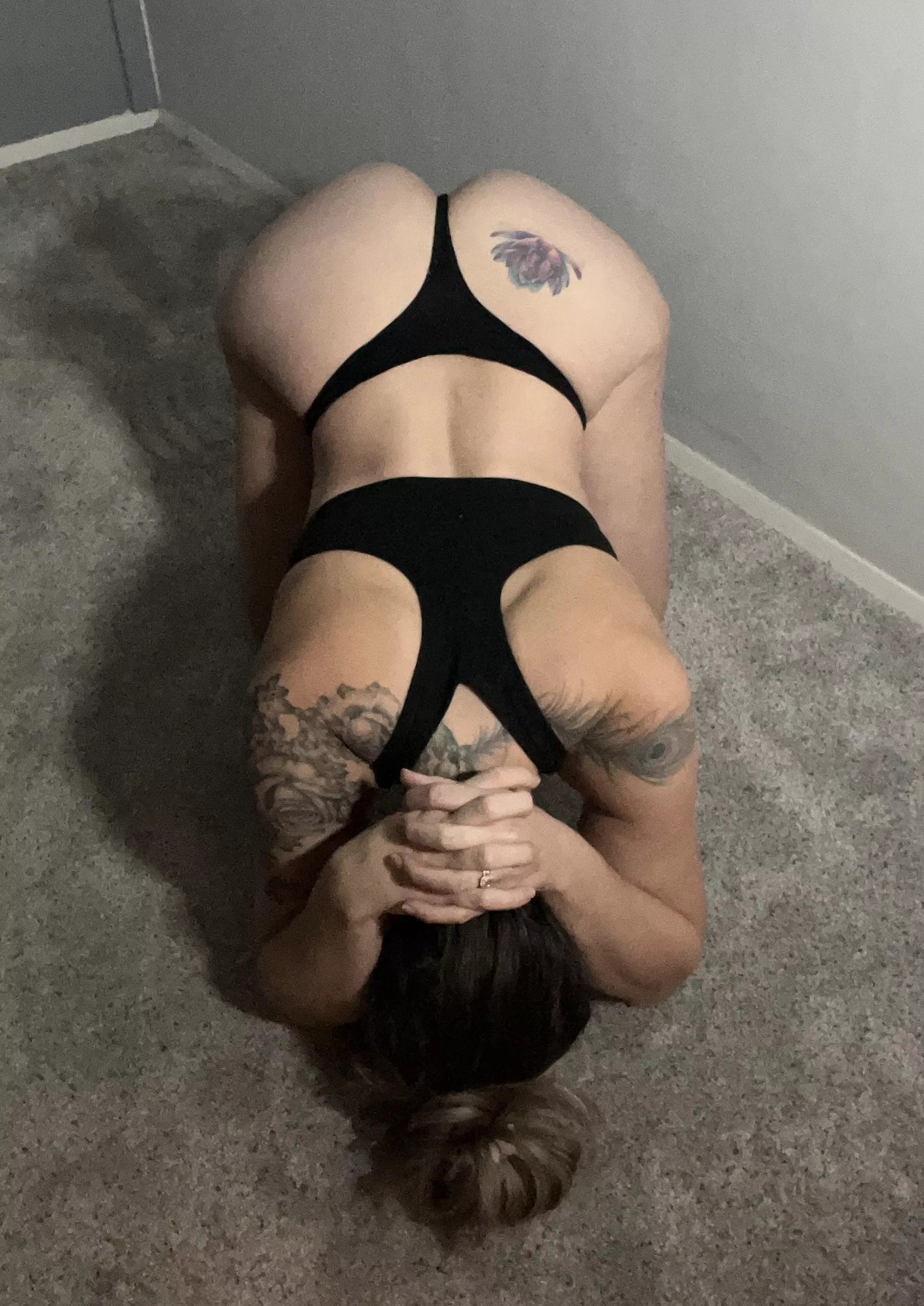 Whaletail yoga to start the week off right 🪬