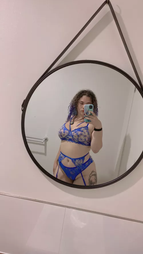 Whenever I look into your eyes, I feel myself get hot…