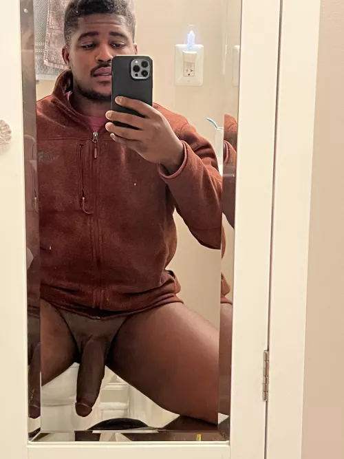 Who wants to have fun with the monster. Get me fully hard 😍