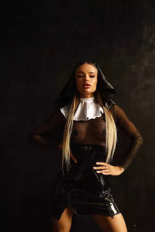 Will you be an obedient slave to your mistress? Prove your loyalty to me...