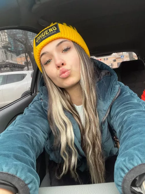 Would u kiss these lips 💋🍓? 18 .