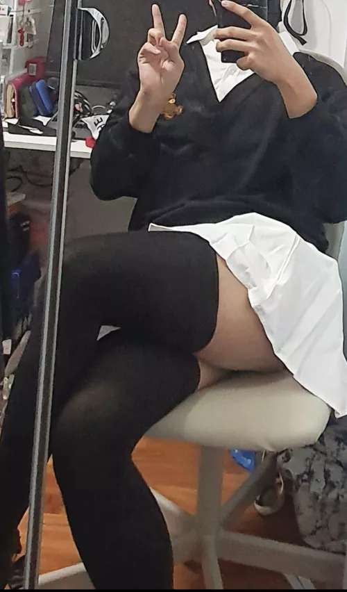 Your daily dose of thighs. Thank me later 😉