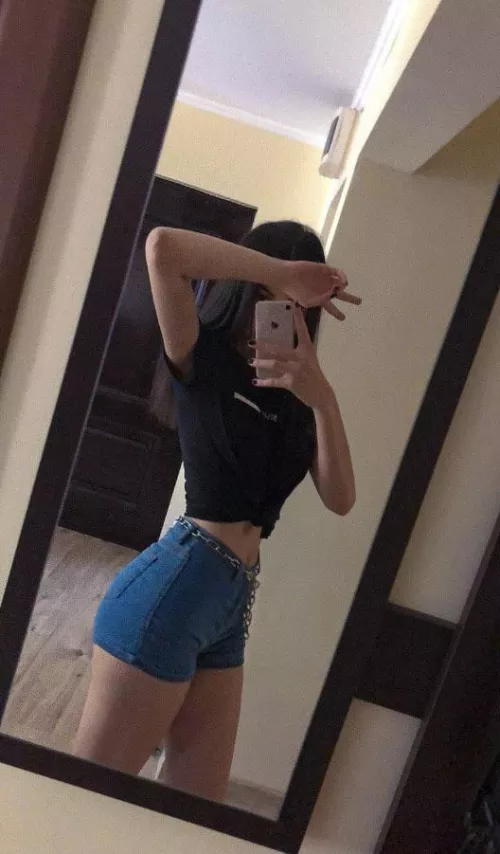 2003 babyy :)🖤💙 [f]