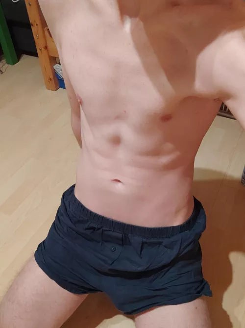21 german twink, why don't you send me some nice messages until I'm back home? ;)