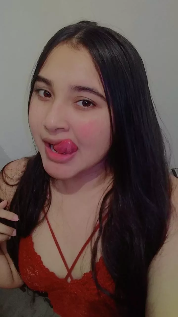 22y. small but dangerous 🍒💋 camilsofig