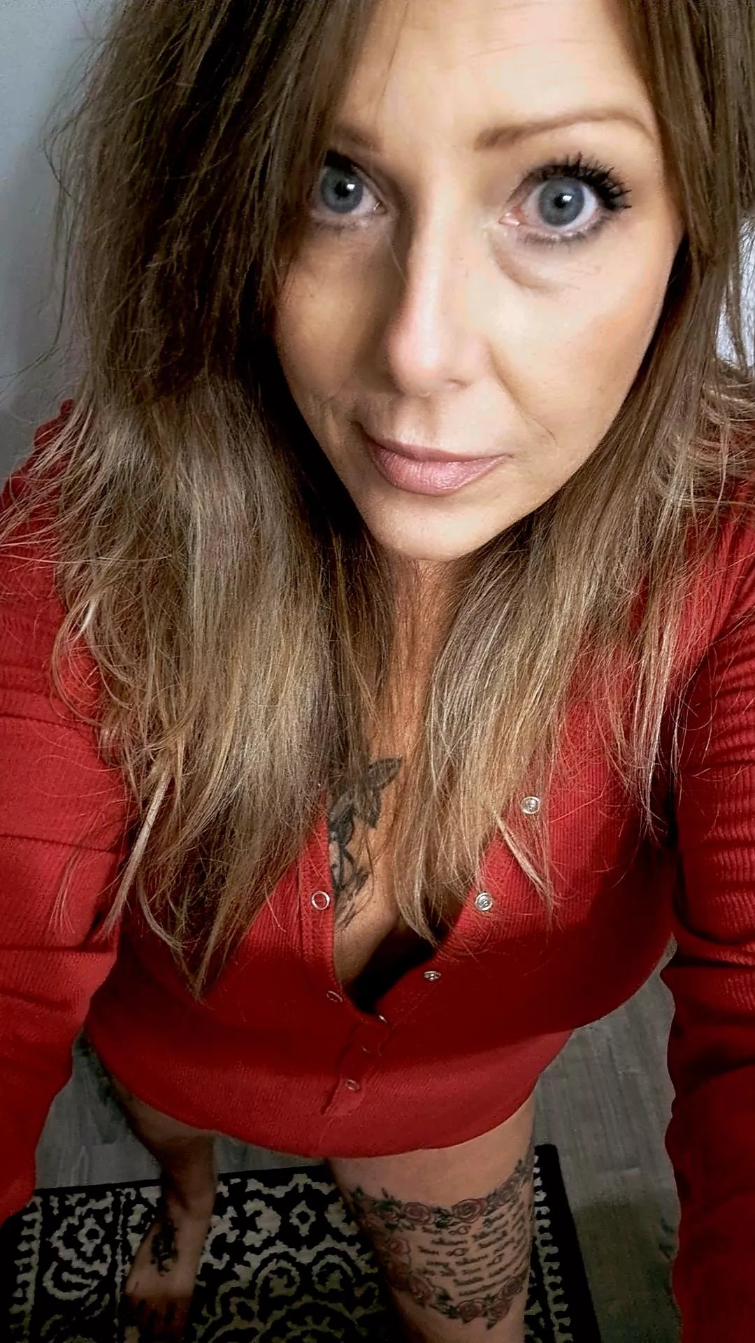 49F it took me 3 appts to get the thigh tatt finished💋