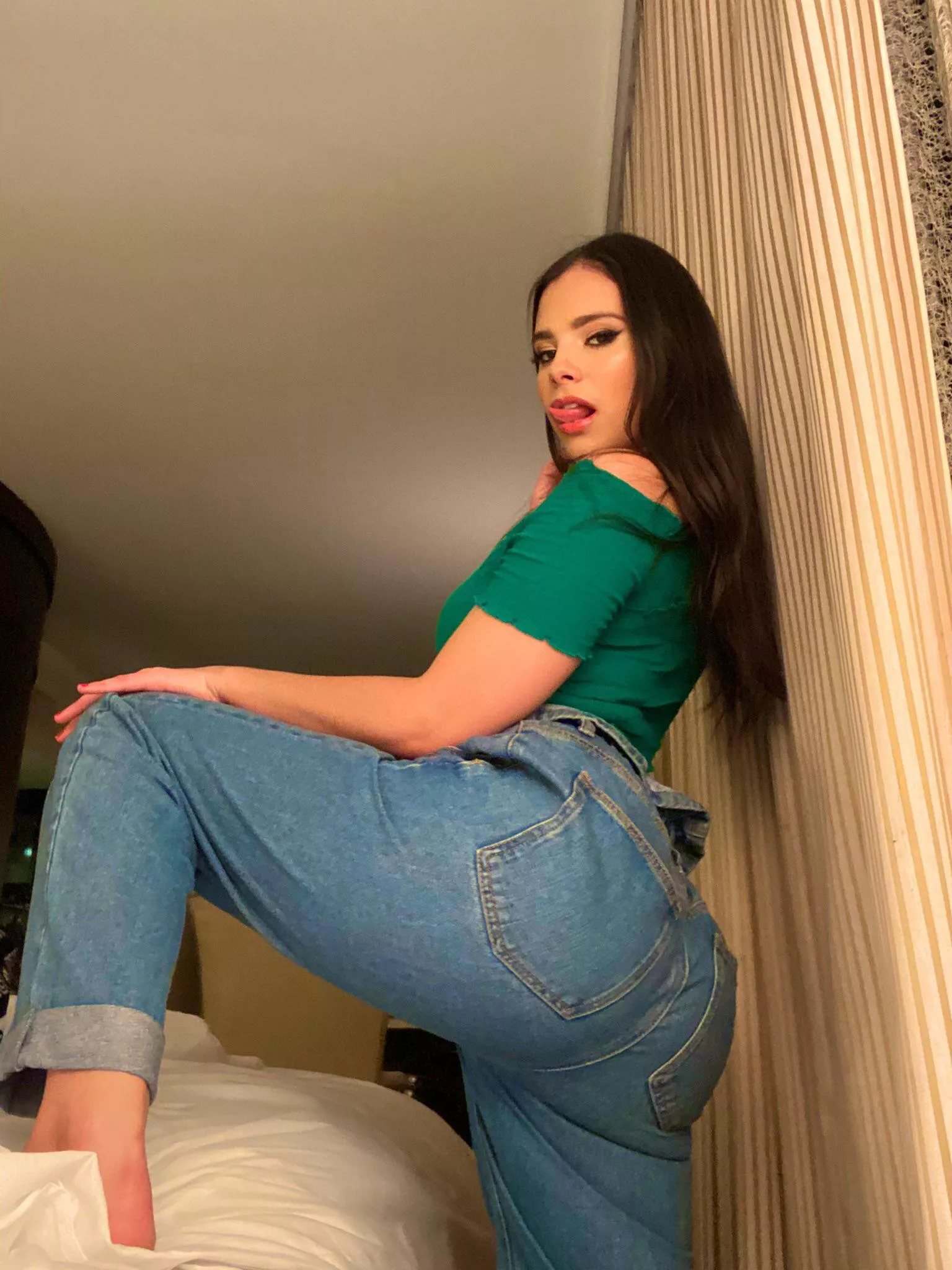 Any femboy ready to play?