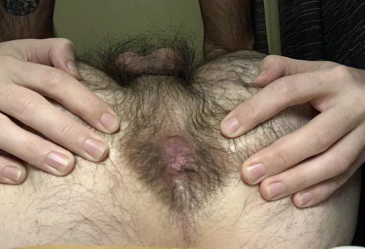 Anyone wanna worship my hole 🤤