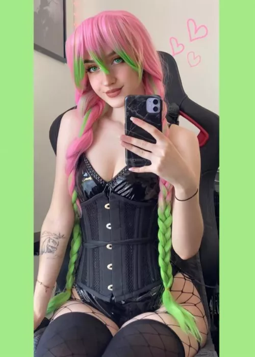 Arrows /up if you want mommy to dress ,humiliate and peg you sissies🥵🍑👿