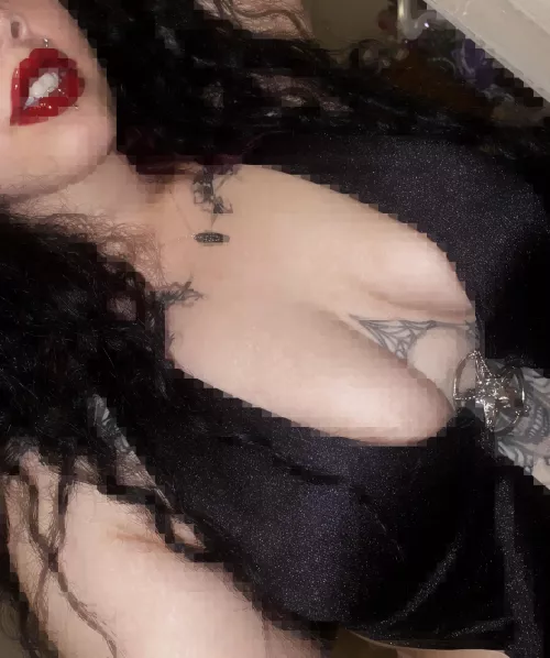 Ask me questions on my insta! Horrorhoneyy