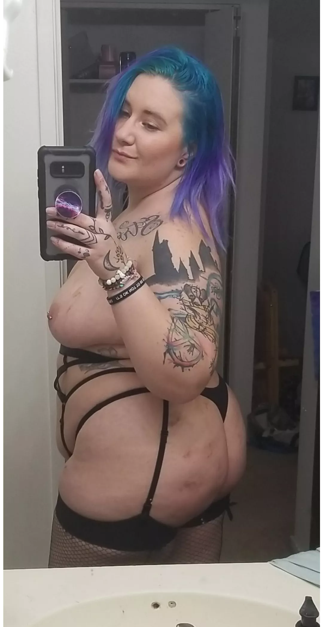 bruises make me happy. won't you color me purple? 😜