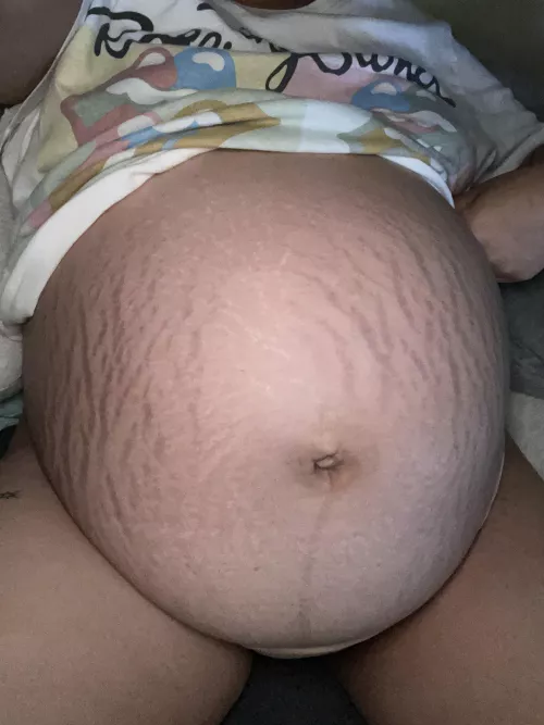 Can I pin you against the wall with mommy’s huge belly 🤰🏻😛