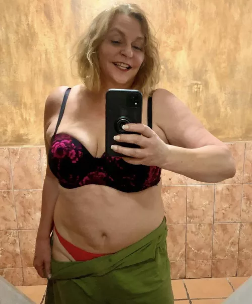 Can’t resist a good selfie mirror