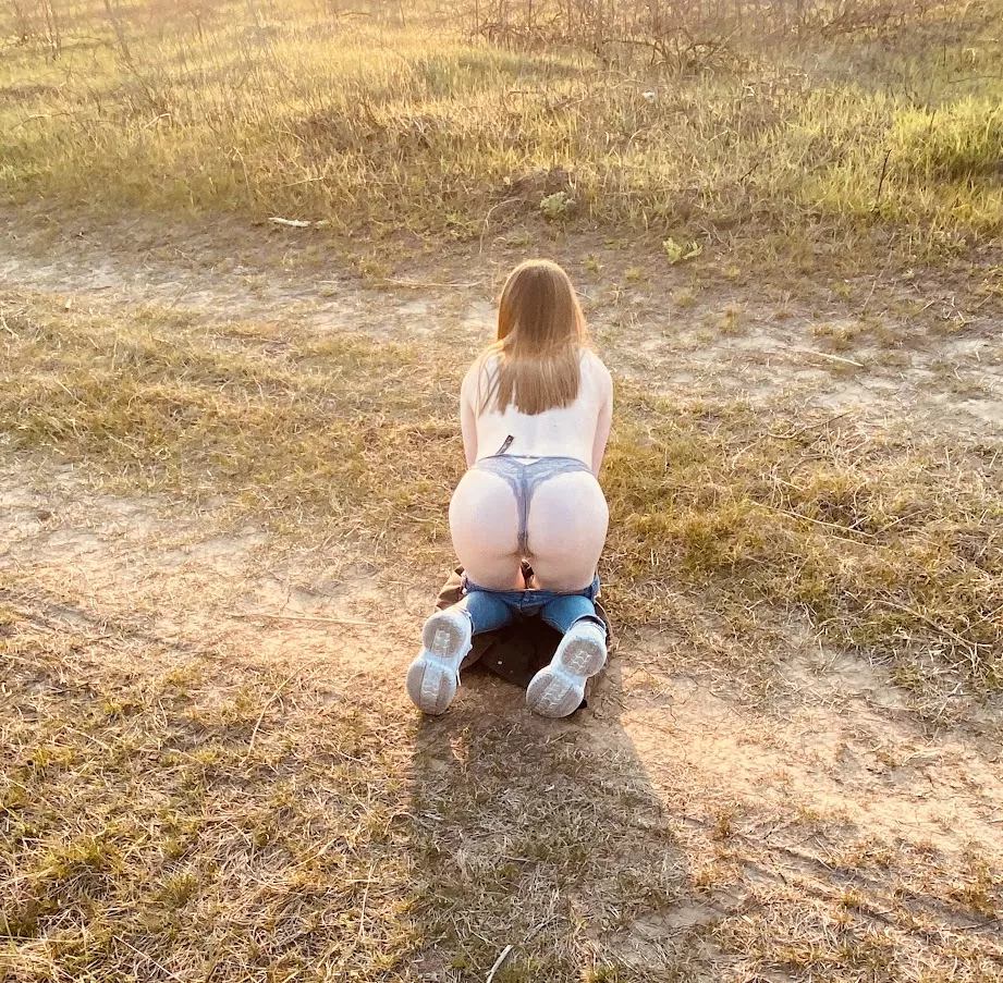 Come be my distraction