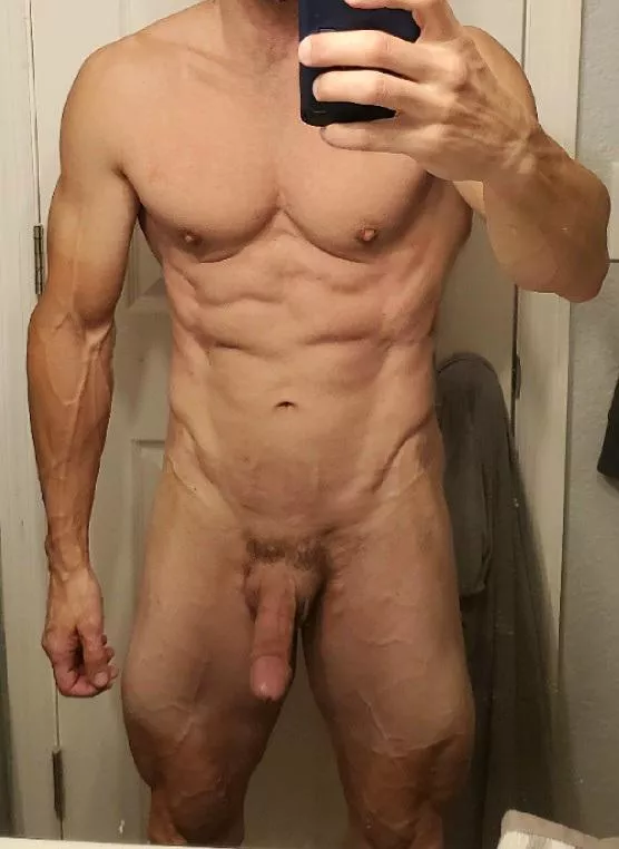 Dad bod or DILF? Click up arrow if DILF. [42]