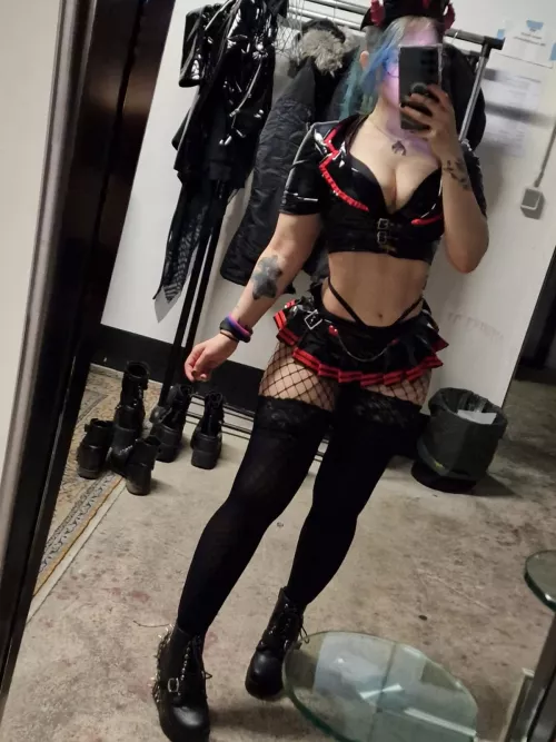 Do my boots match my outfit