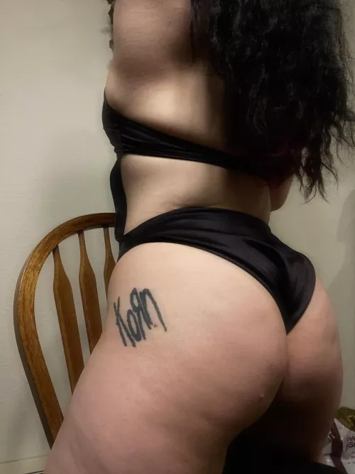 Don’t be shy, join me on insta Horrorhoneyy🥰🖤