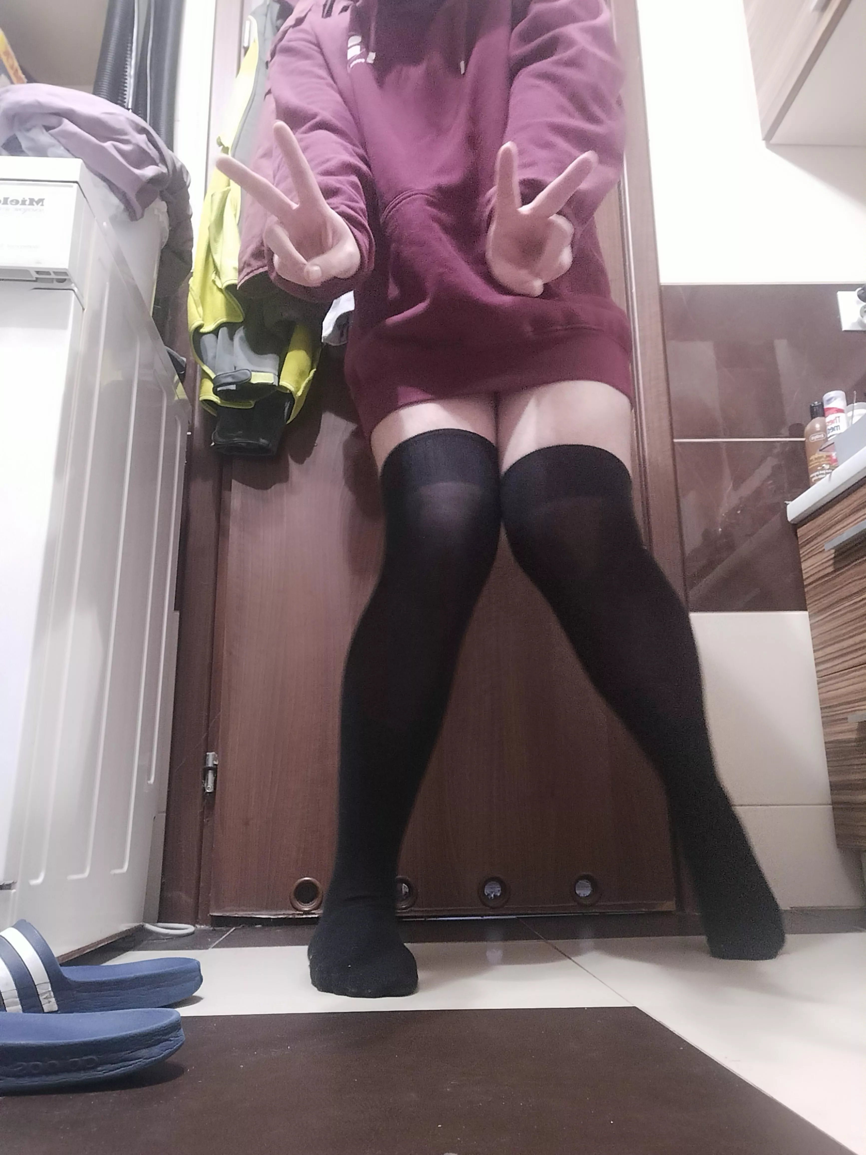 fellas guess who bought a new pair of tigh highs!!! their so comfy😎 oh and sorry for the flipflops forgot about em