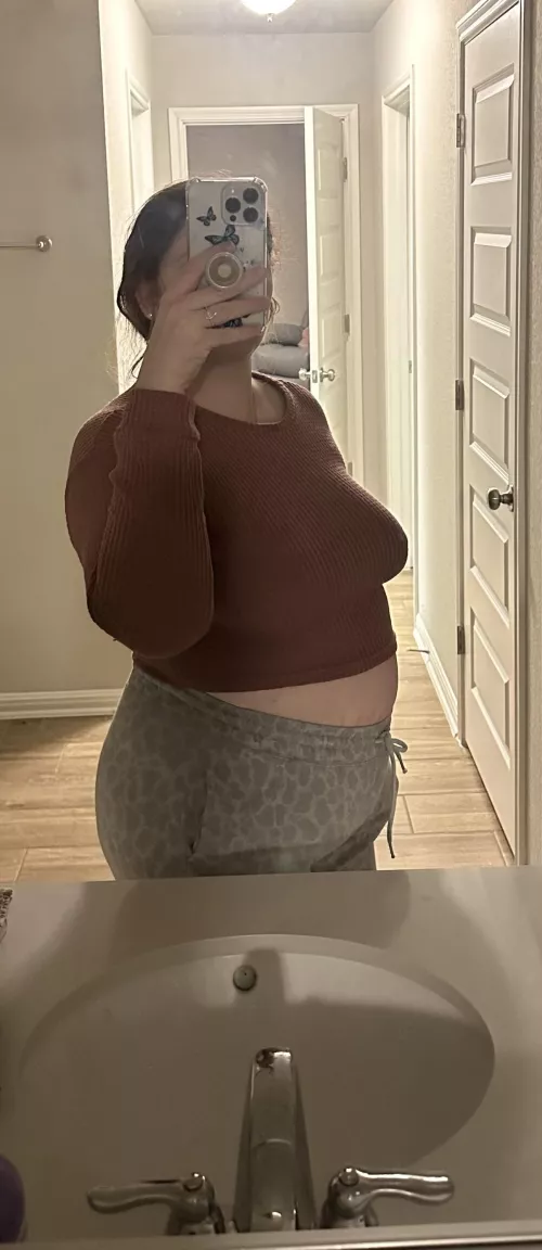 First timer here! Who loves a chubby milf (post-preggo)? Thinking about getting naked later ;)