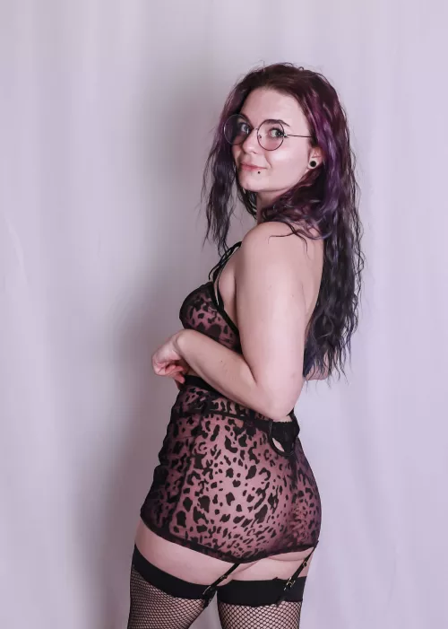 Hiya, new here 🫠💜💦