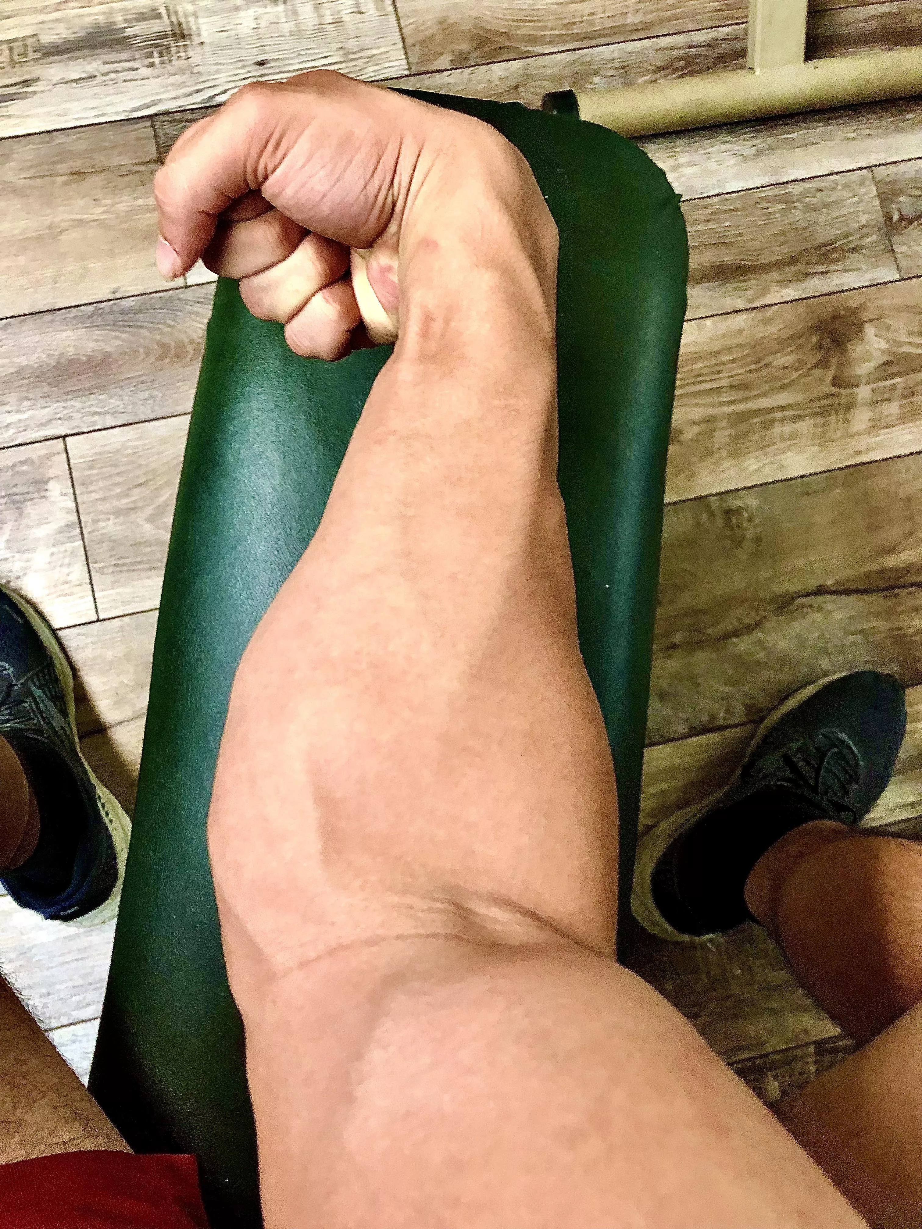 i arm wrestle at skewl