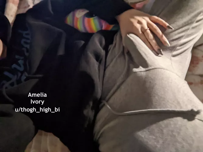 I bet my grey sweatpants buldge is bigger than yours