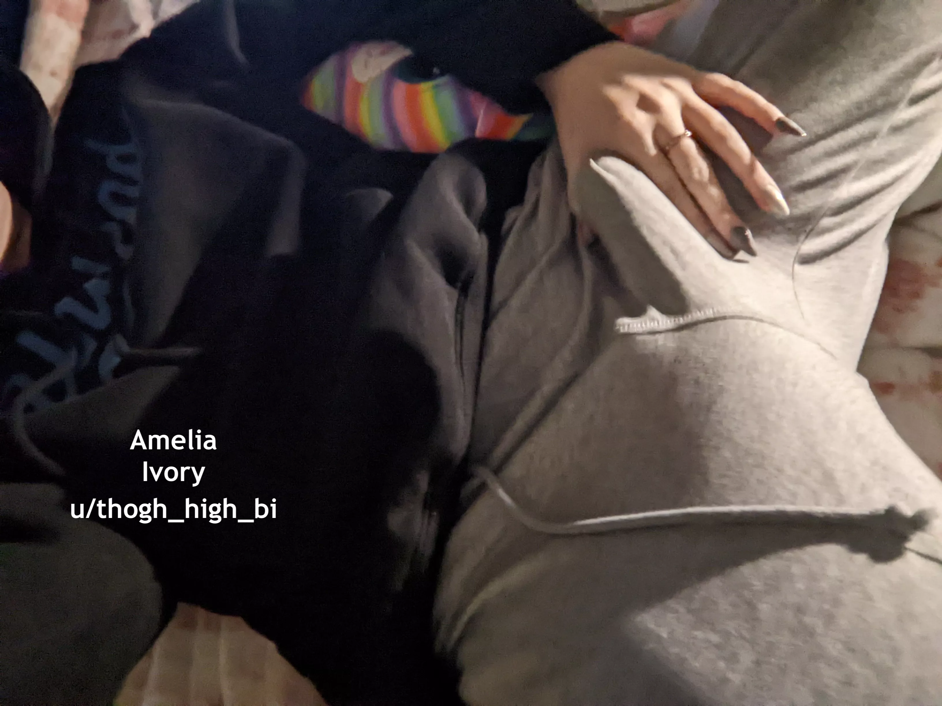 I bet my grey sweatpants buldge is bigger than yours