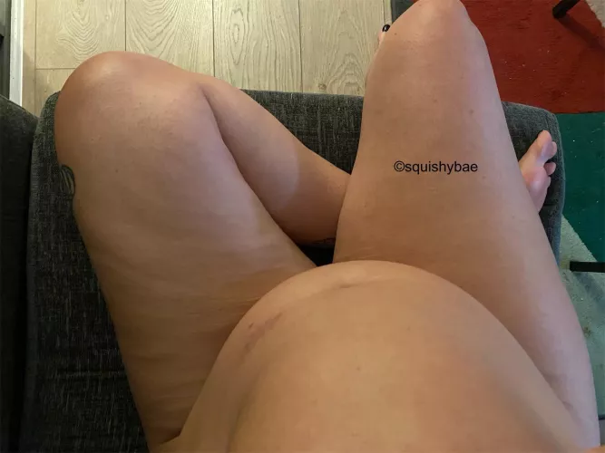 I don’t know what’s more impressive, the belly, cellulite on my thighs or the fact you can’t see my panties 🙊