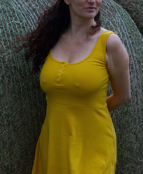 I don't think this dress fits em