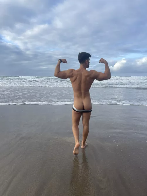 I got a Fat ass waiting for your cock