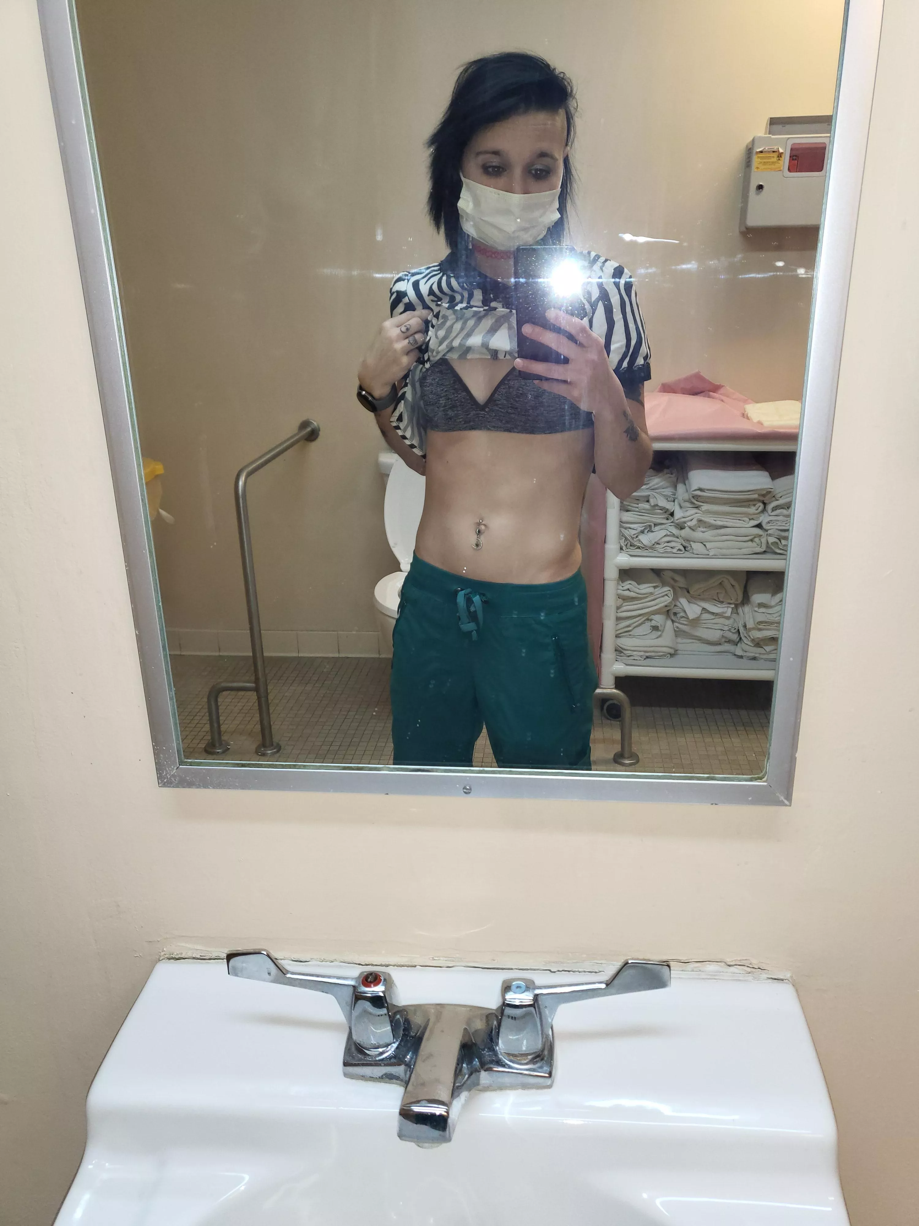 I hate that my scrubs hide my petite figure😜