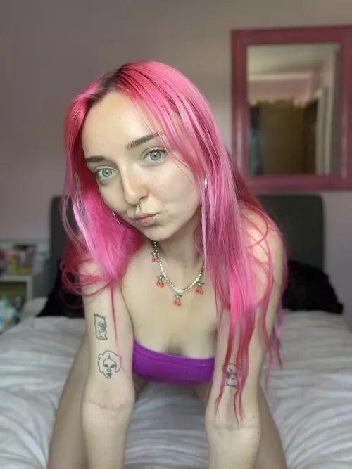 I miss my hair being this pink :(