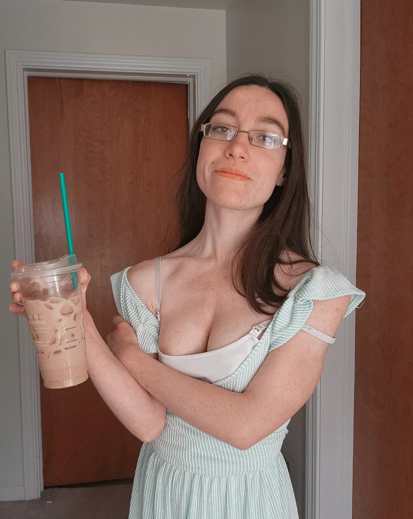 Iced coffee and a sundress = heaven 😌