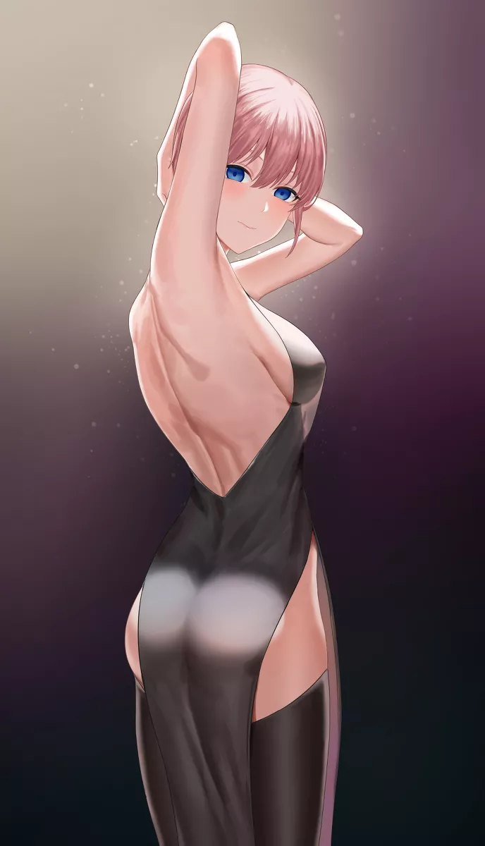Ichika's showing off her back