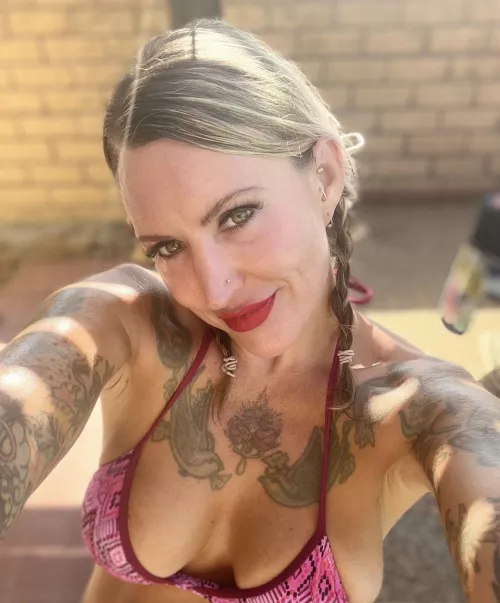 It’s gorgeous out today! Bikini is on—Let’s go to pool! Mom f/46