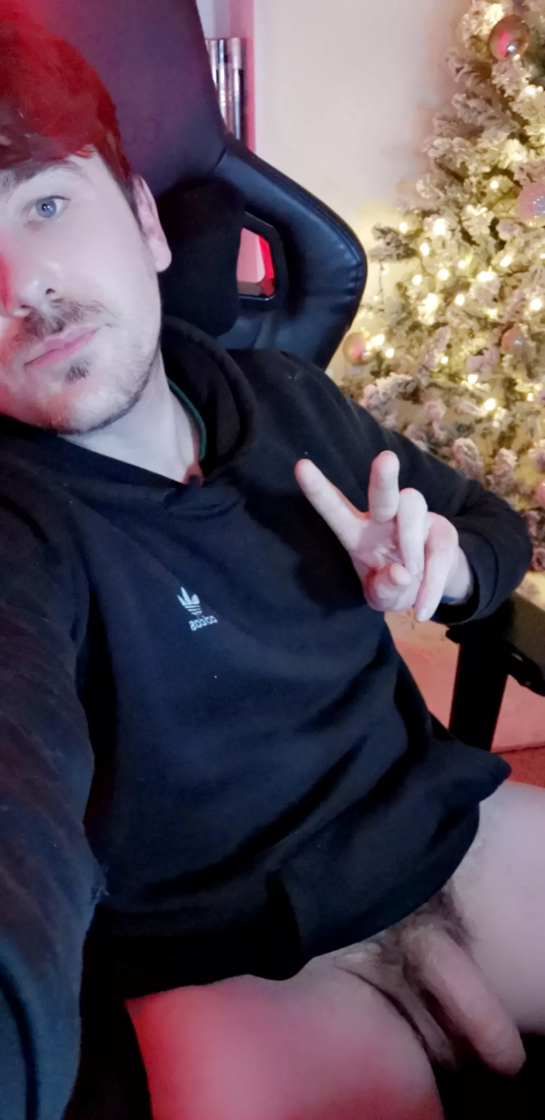 Lil selfie break between games! Can't believe it's almost Christmas 🎄