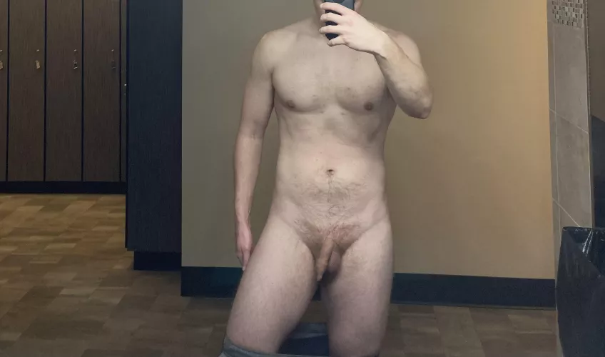 [M] 28, 200, 6’1’’ I’d really appreciate some comments